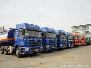 專業(yè)油罐車(chē)運(yùn)輸 化工液體與油脂物流的安全守護(hù)者